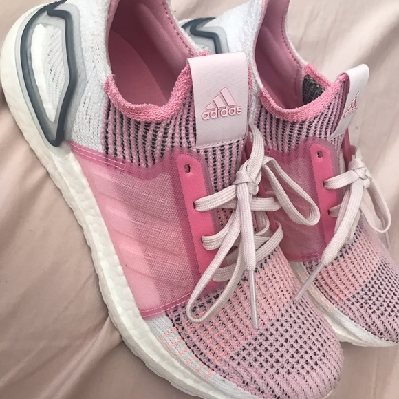 2019 UltraBoost Size 7 - Worn twice - Picture 3 of 3